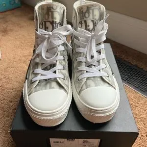 Kaws converse hot sale